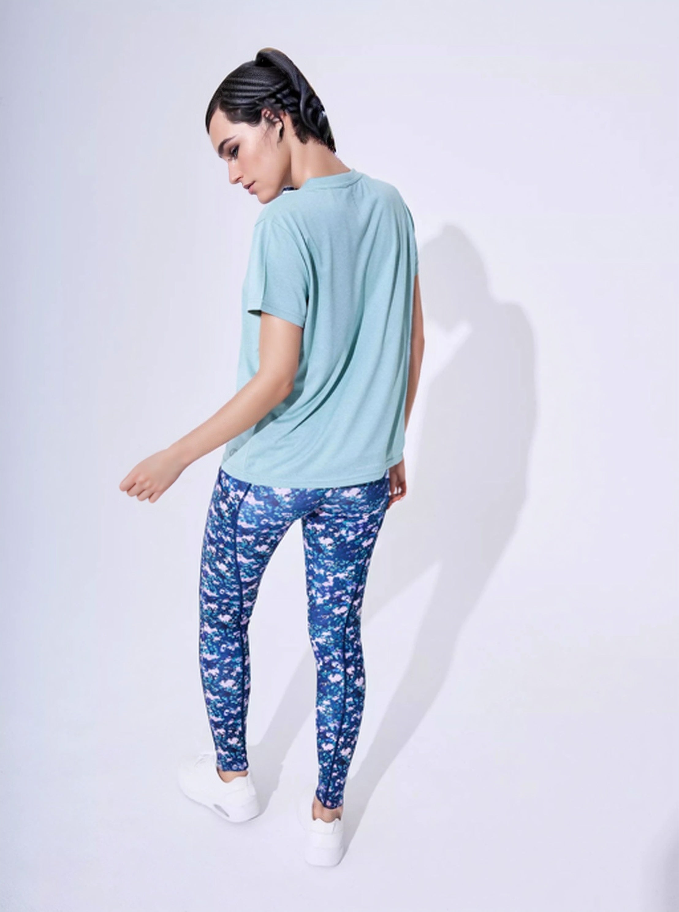 POLERA TECNICA CUELLO V